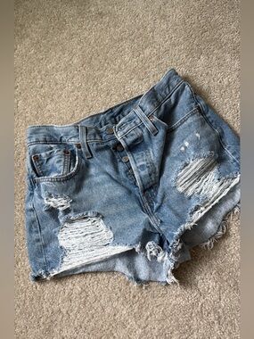 Levi’s Classic Distressed Denim Shorts - Light Blue
